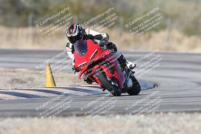 media/Dec-01-2025-Moto Forza (Mon) [[2daa91e15f]]/1-Advanced Group/Session 3 (Turn 3)/